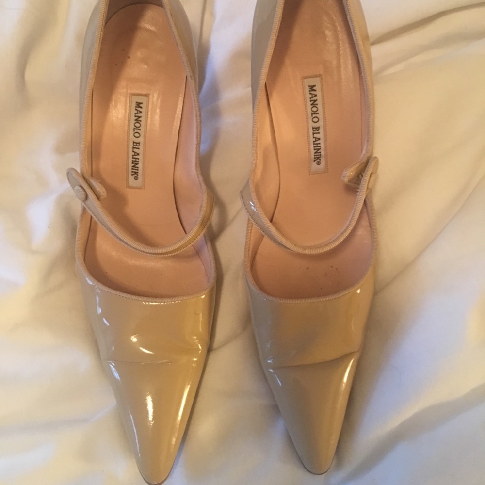 Perfect nude Manolo Blahnik Mary Janes